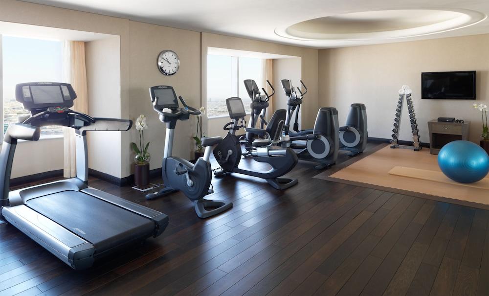 Four Seasons Hotel Rijád Exteriér fotografie A gym at a hotel