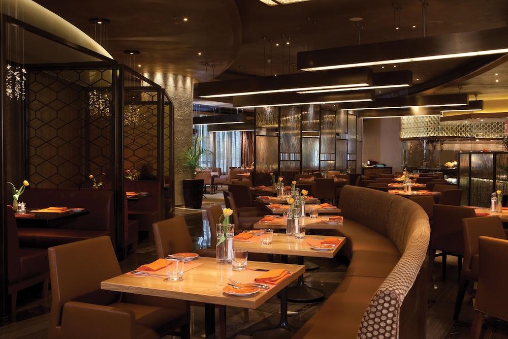 Four Seasons Hotel Rijád Exteriér fotografie Interior of a restaurant