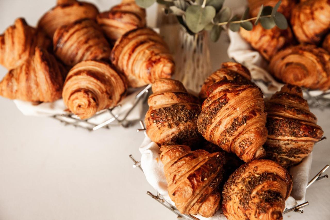 Four Seasons Hotel Rijád Exteriér fotografie Croissants