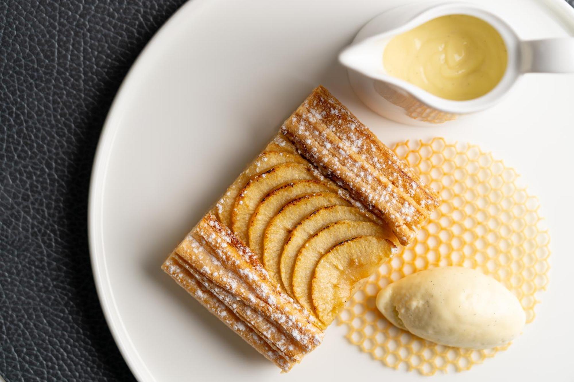 Four Seasons Hotel Rijád Exteriér fotografie Baked Alaska
