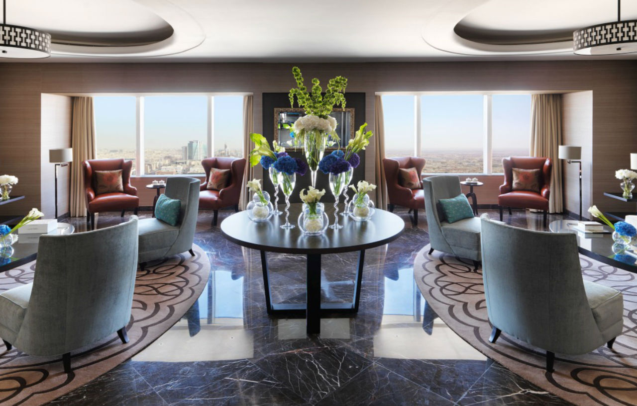 Four Seasons Hotel Rijád Exteriér fotografie The Club Lounge at the Jumeirah Emirates Towers Hotel